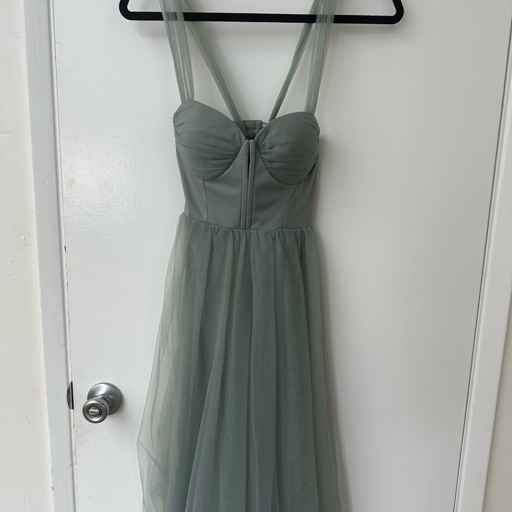 Selfie Leslie Lace-Up Back Tulle Midi Dress